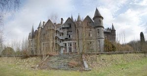 800px-Castle_Miranda_-_Back_Side