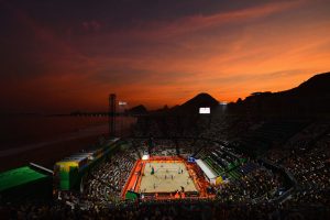 #3 Θέα του ηλιοβασιλέματος στο γήπεδο Beach Volleyball στην παραλίας της Κοπακαμπάνα.