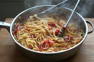 linguini-me-ntomatinia-kai-